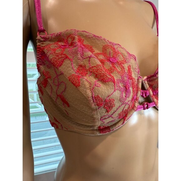 Victoria's Secret Underwire Lace Bra, size 34DD - Picture 5 of 12